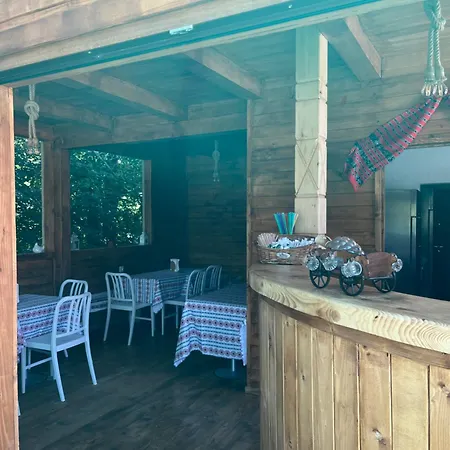 Lodge La *